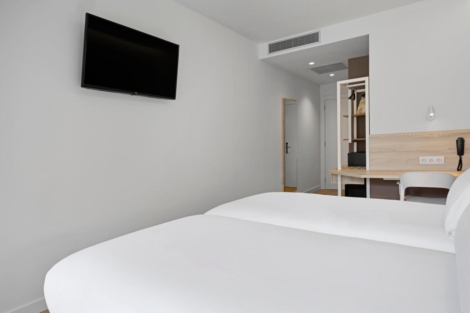B&B Hotel カストロ・ウルディアレス エクステリア 写真