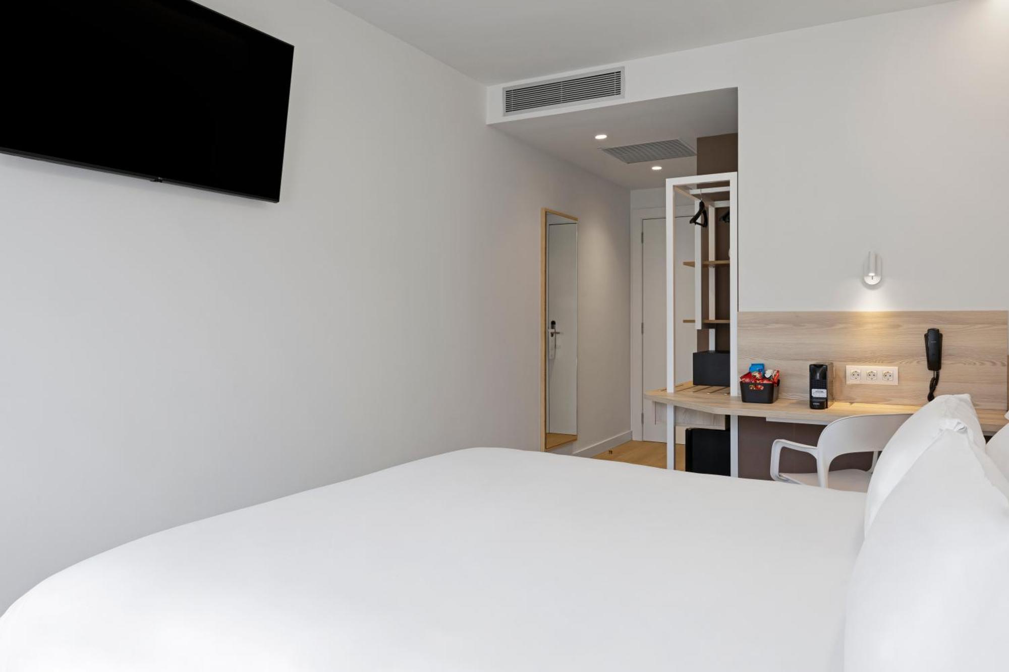 B&B Hotel カストロ・ウルディアレス エクステリア 写真